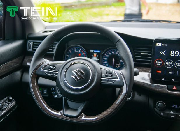 Đánh giá Suzuki Ertiga Hybrid: vô lăng