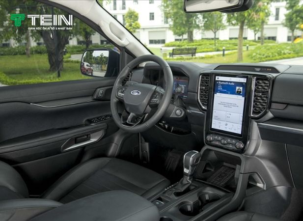 So sánh nội thất Ford Everest và Fortuner